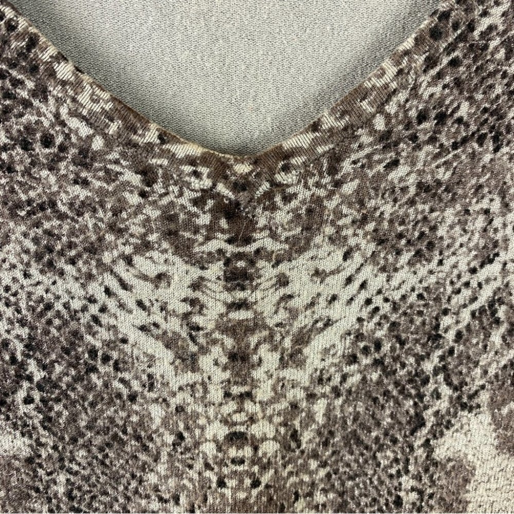 ✨3/$20✨ Paraphrase Boho Chic Animal Print V Neck Long Sleeve Sweater Medium - Picture 4 of 9